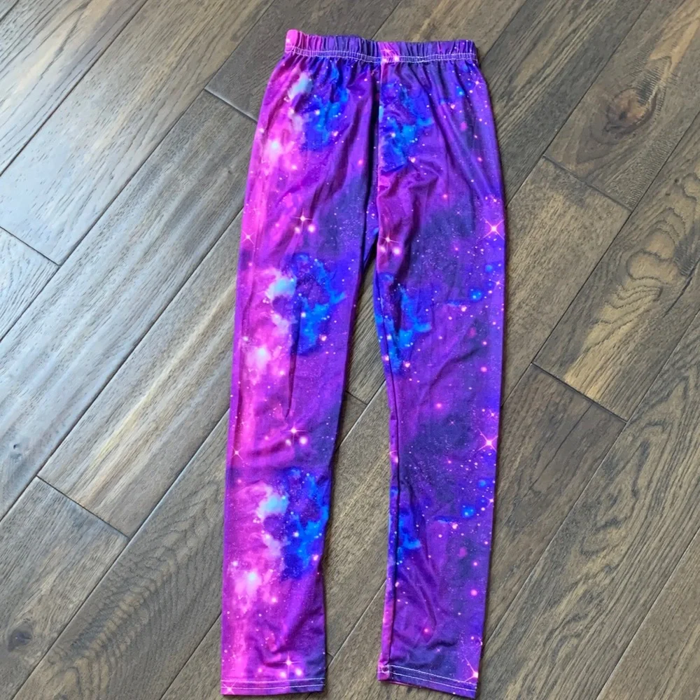 Stylish and Elegant SheeCute Galaxy Print Girl’s Leggings.Pre-owned.Size:M 8/10.